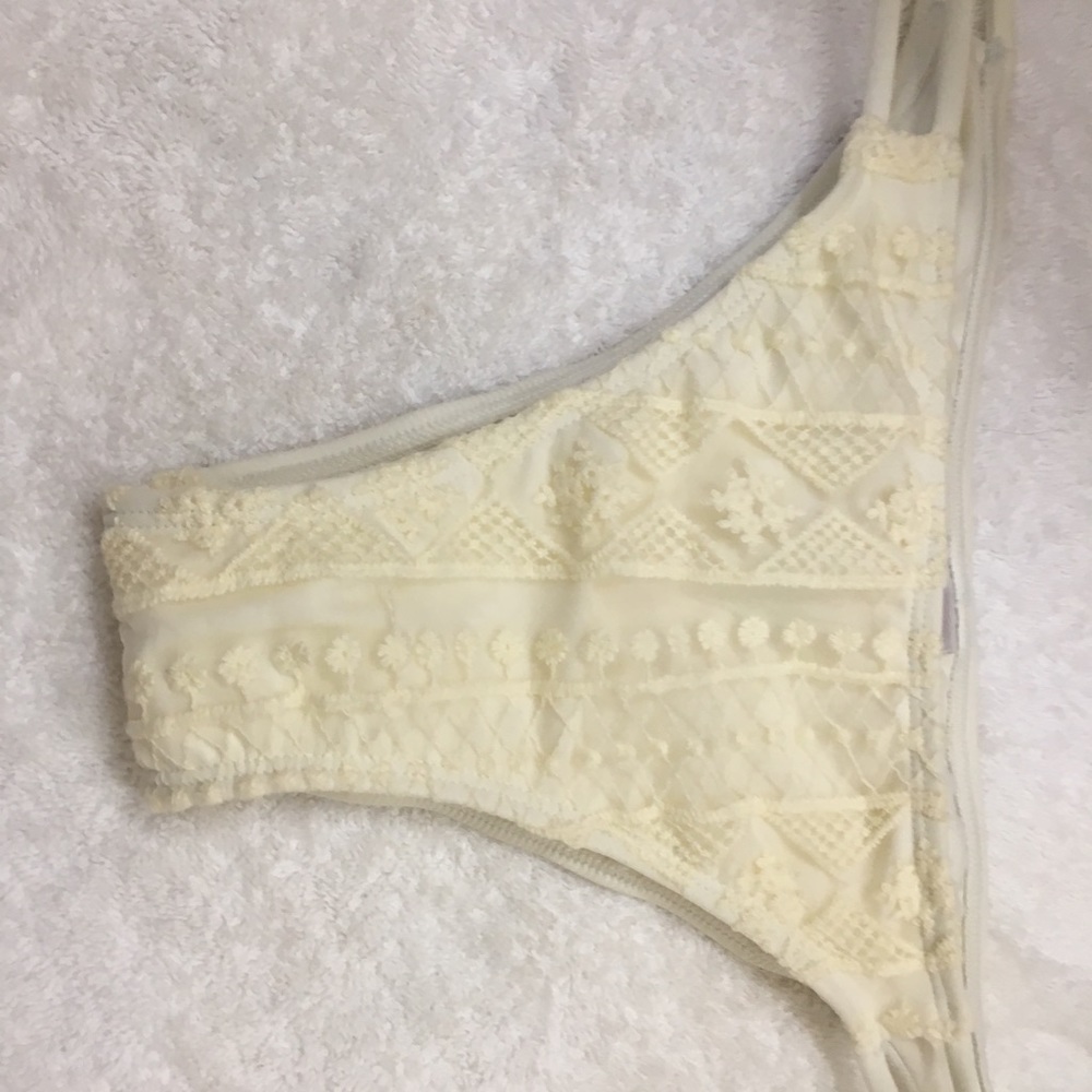 Extra cheeky bikini bottom NWT white crochet